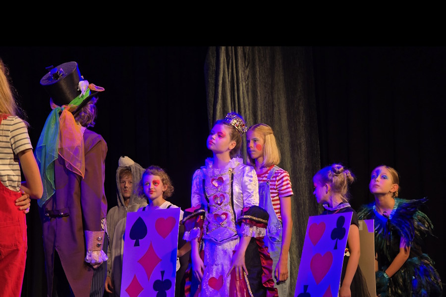 2025_Alice.im.Wunderland 12.jpg